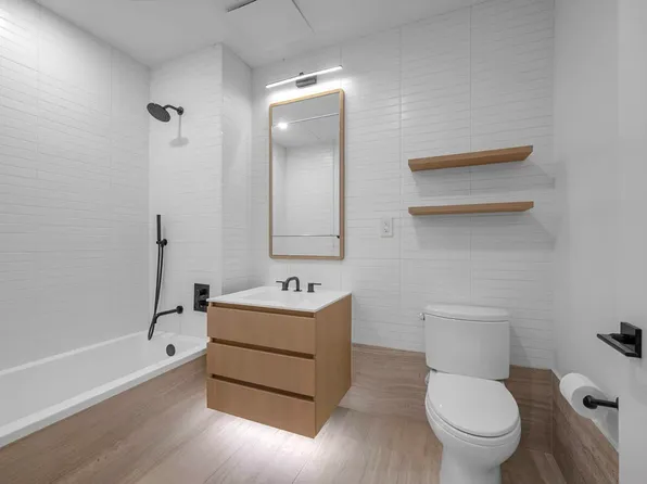 5 Court Square West image 4 of 8