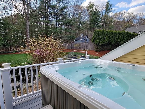 5th image of 25 Rockwood Dr