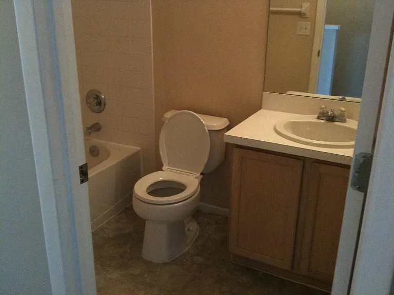 439 Kensington Lake Cir — Photo 12