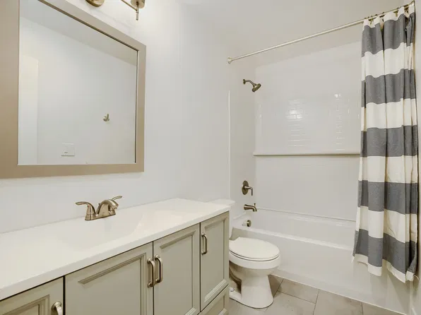 7924 212th St SW APT 107, Edmonds, WA 98026