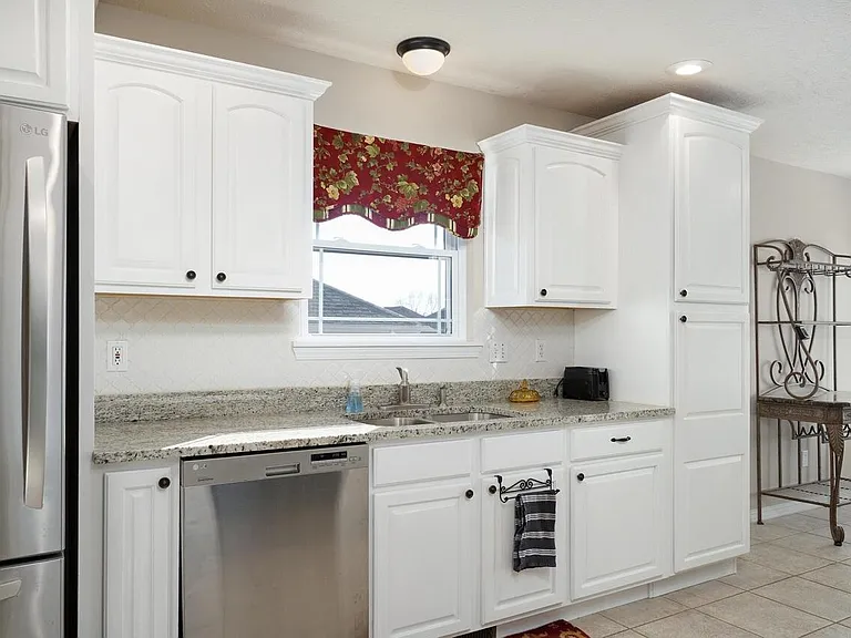 3891 S Hillsdale Ave — Photo 14
