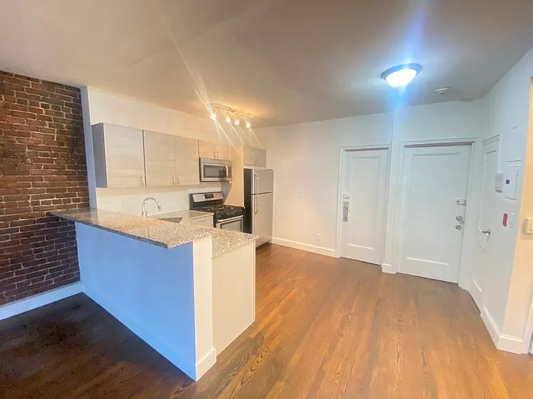 228 Commonwealth Ave #10 — Photo 4