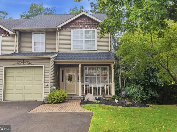 42 Mulberry Dr, Holland, PA 18966