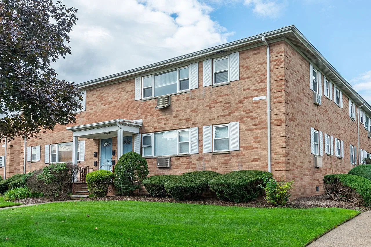 1 bed, $2,000 — Photo 1