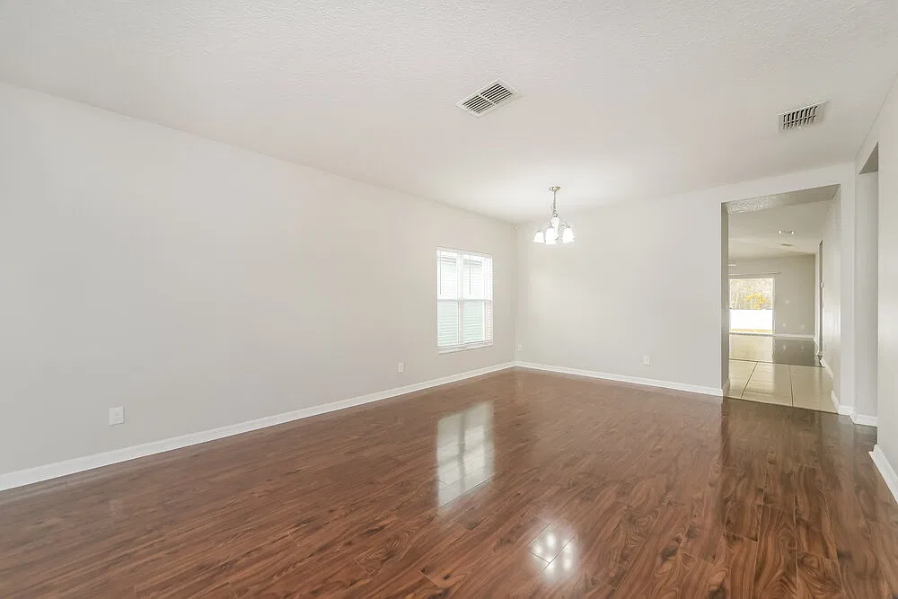 4 bed, 2.0 bath, 1927 sqft, $2,830 — Photo 3