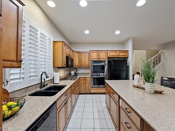 5th image of 1025 Tabor Hill Ave