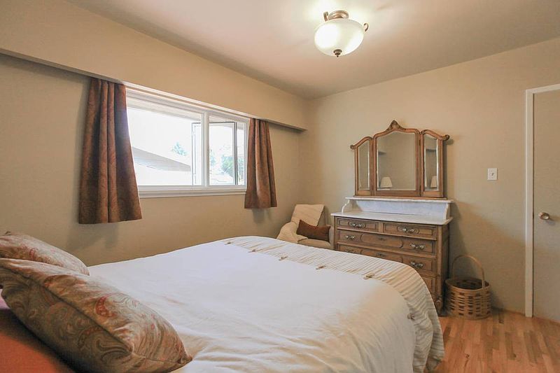 Burnaby House for rent - 3 Bedrooms — photo 12