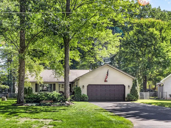 410 Chippewa Trl, Prudenville, MI 48651