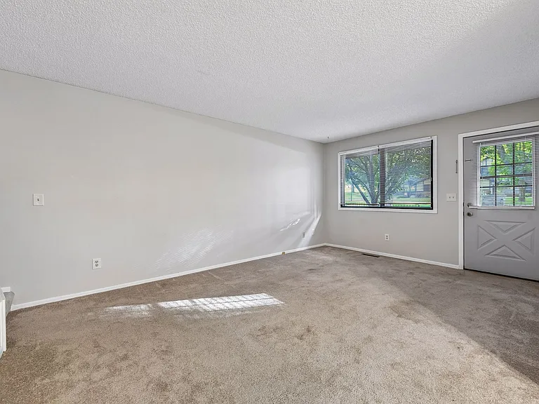 13316 Zenith Ln — Photo 3