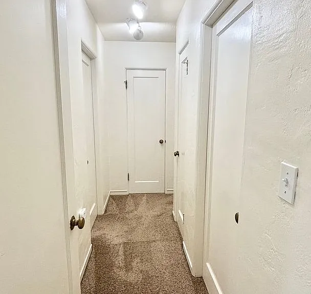 N0131 - Claremont Apartments — Photo 10