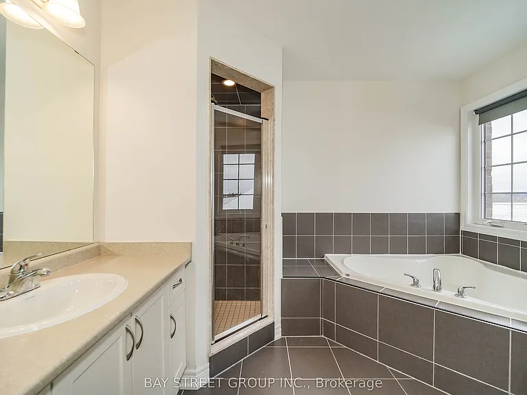 7 Gordon Landon Dr — Photo 41