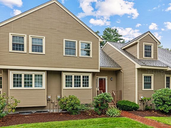 3rd image of 11 Rosewood Ln #11