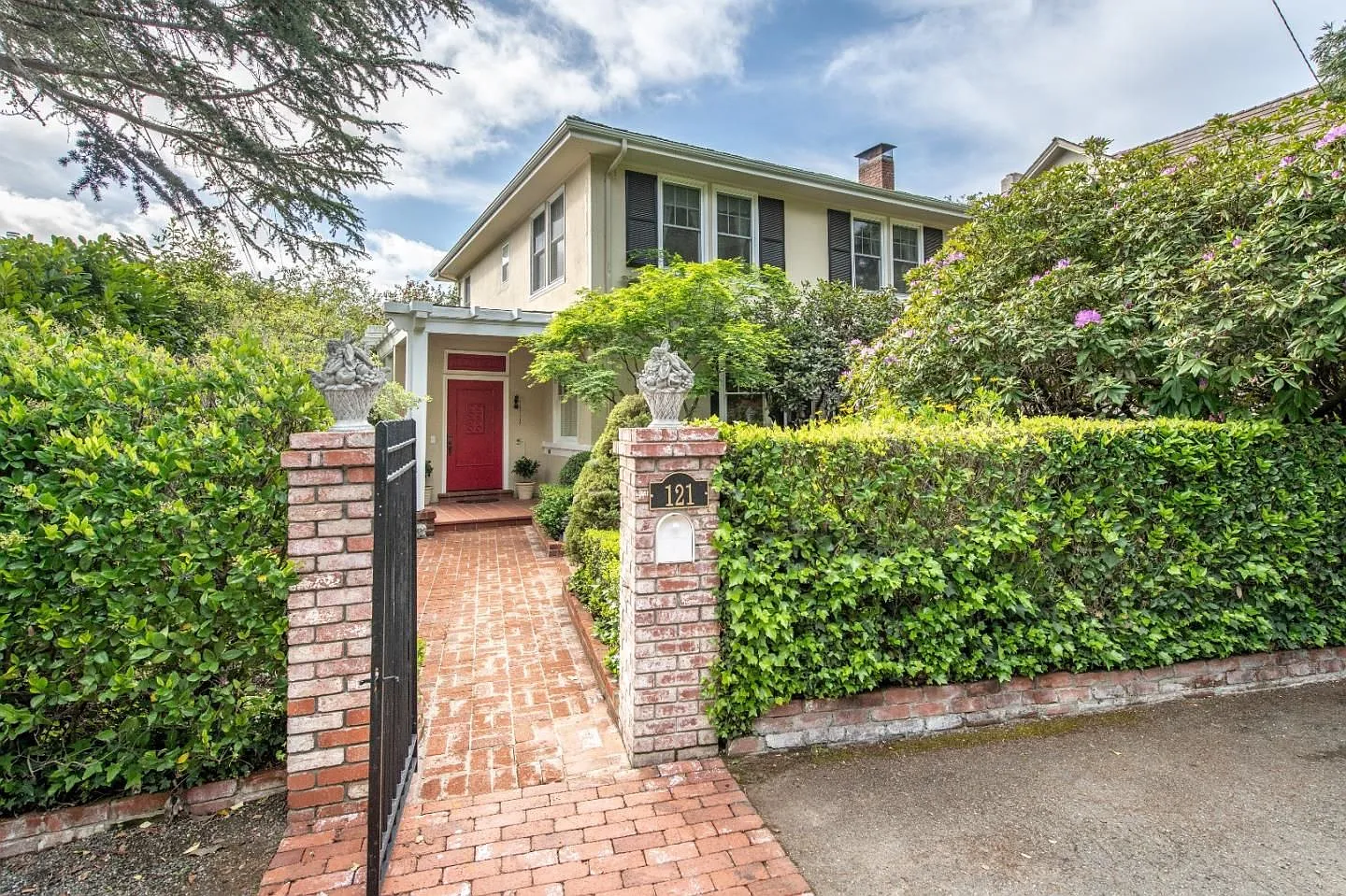 121 Baywood Ave photo 1