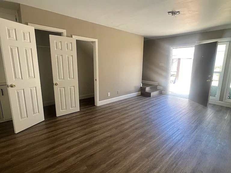 235 E Burnett St #9 — Photo 16