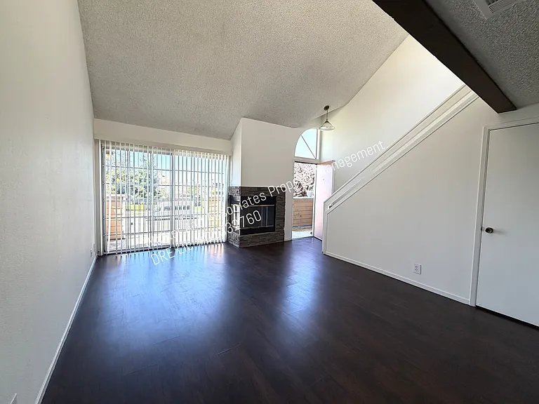 2406 Village Grn — Photo 7