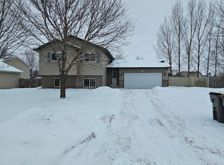 1833 Joes Lake Rd, Cambridge, MN 55008