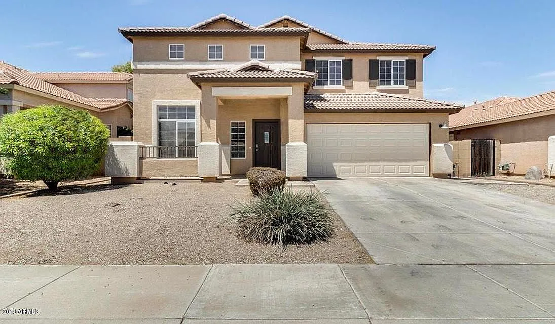 5 bed, 3.0 bath, 2821 sqft, $2,650 — Photo 1