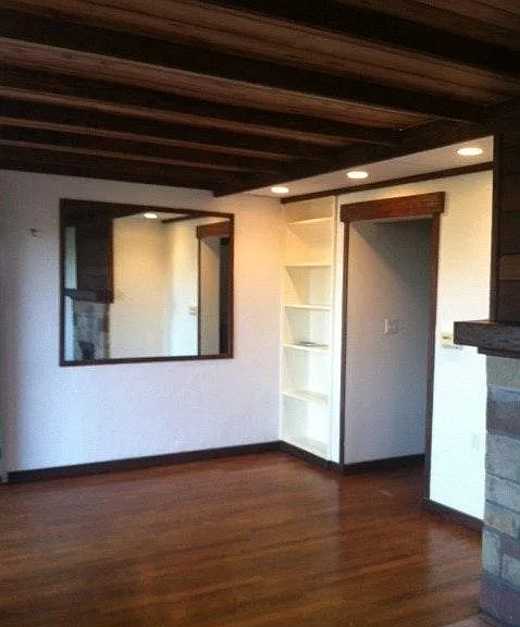 975 Pine Ave — Photo 2