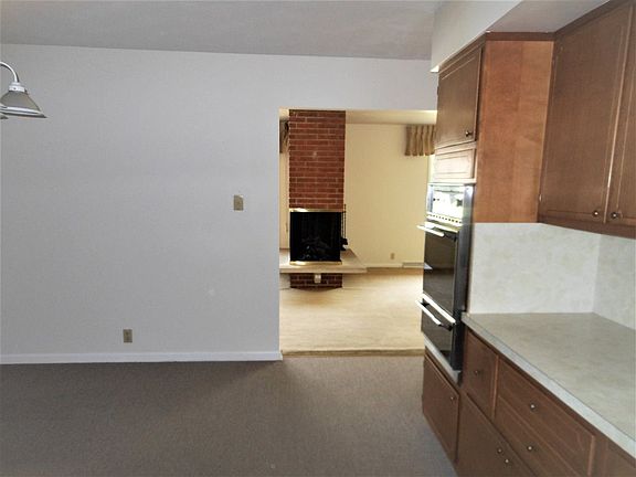 5th image of 320 Manor Dr
