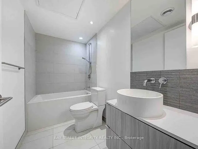 161 Roehampton Ave #1609 — Photo 6