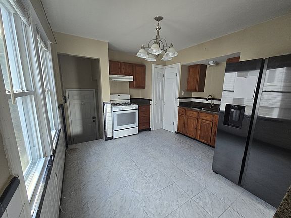3rd image of 1445 Prather Ave