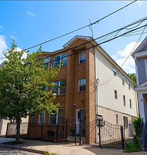 372 Grove St Photo 1