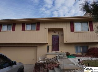2704 Oak Cir, Bellevue, NE 68005