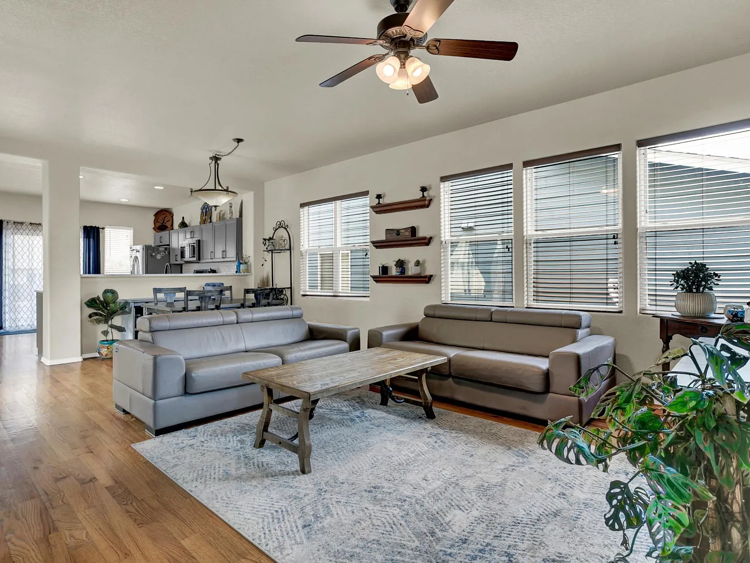 4 bed, 3.5 bath, 2582 sqft, $2,650 — Photo 4