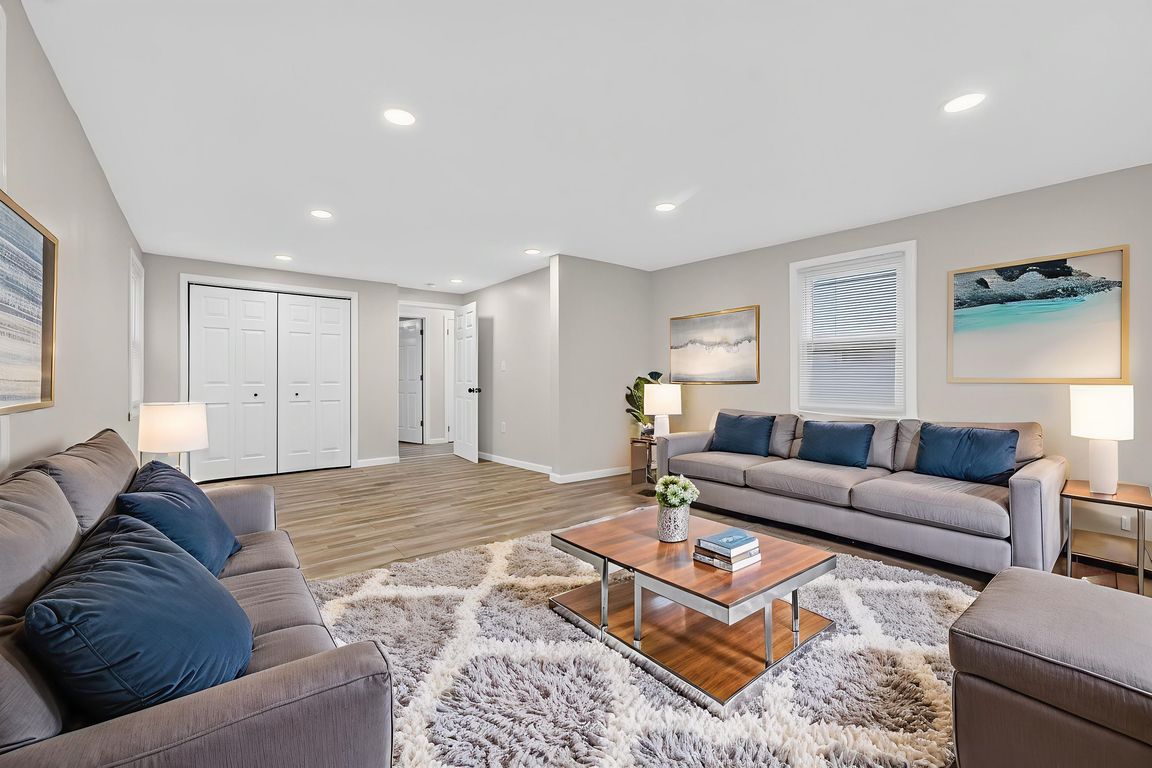 _DSC0011 (2) virtually staged.jpeg