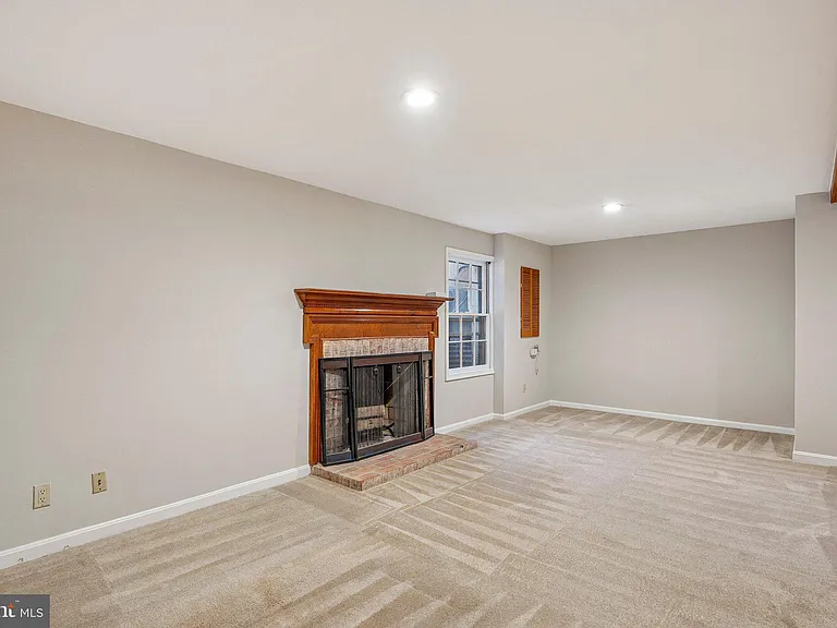 2917 Village Spring Ln — Photo 31