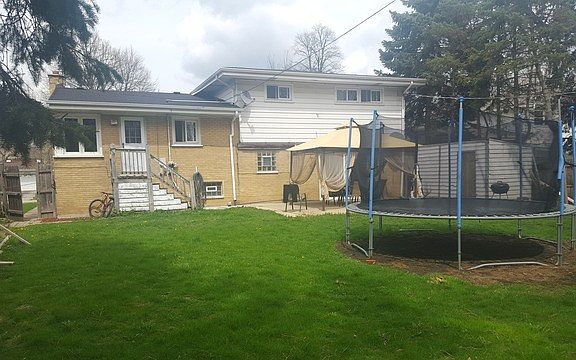 2nd image of 1955 Everett Ave