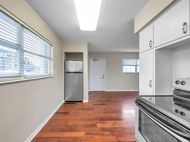 5637 Central Ave #1/2 — Photo 10