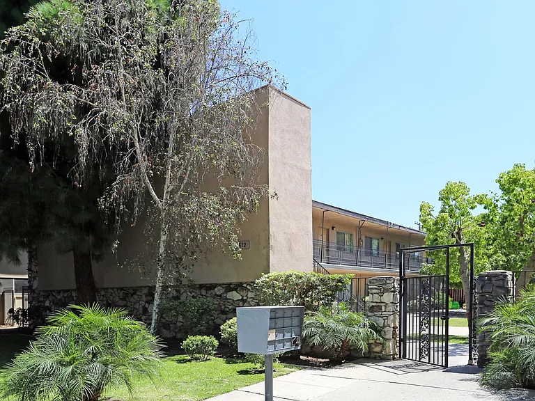 11662-11672 Stuart Dr — Photo 5