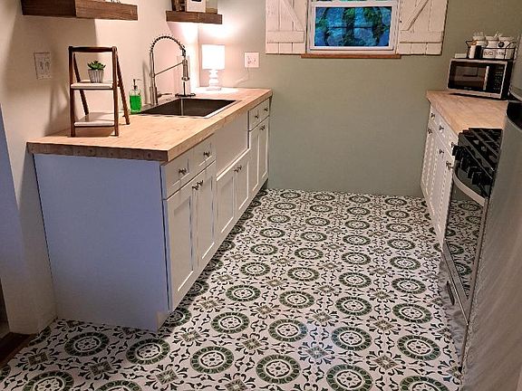 Complete cottage kitchen update
