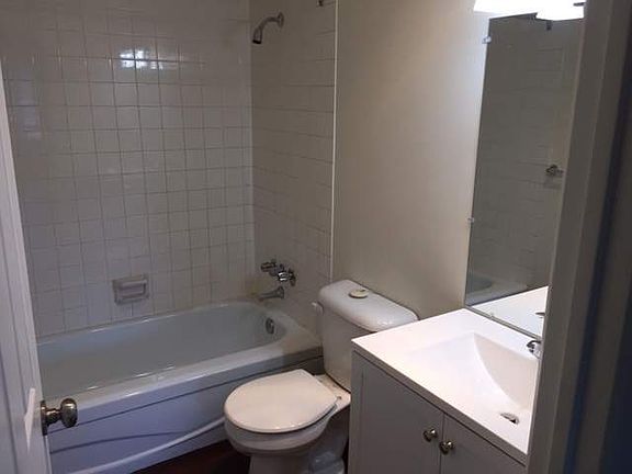 4th image of 2232 McAllister Ave #222
