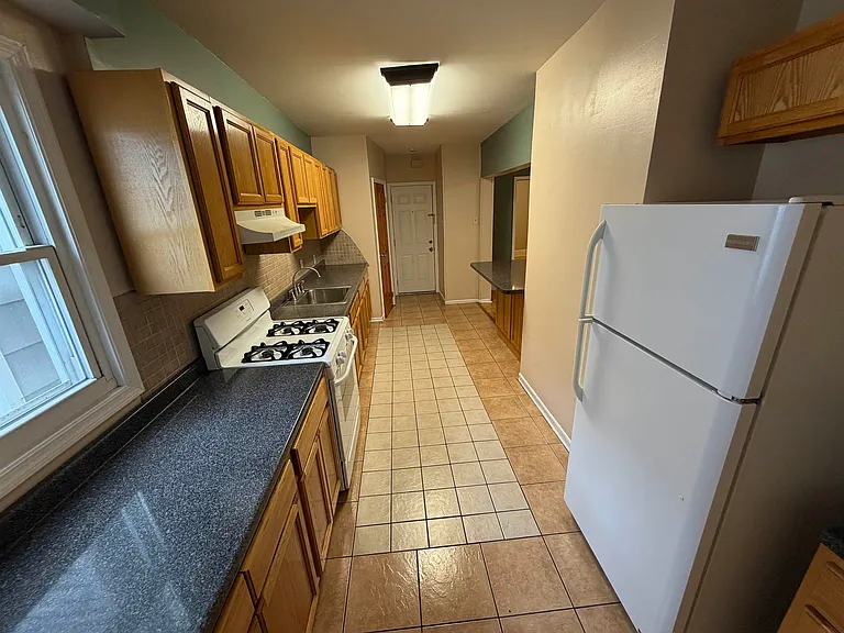 946 Broadway #2 — Photo 4