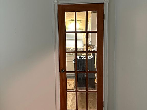 4th image of 122 Baywell Dr