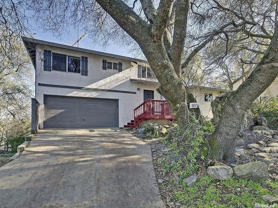 1st image of 2457 Sandpiper Way