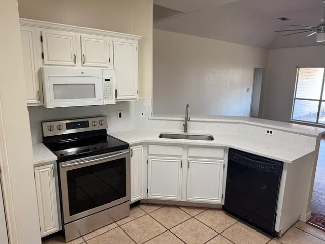 3 bed, 1430 sqft, $2,150 — Photo 4