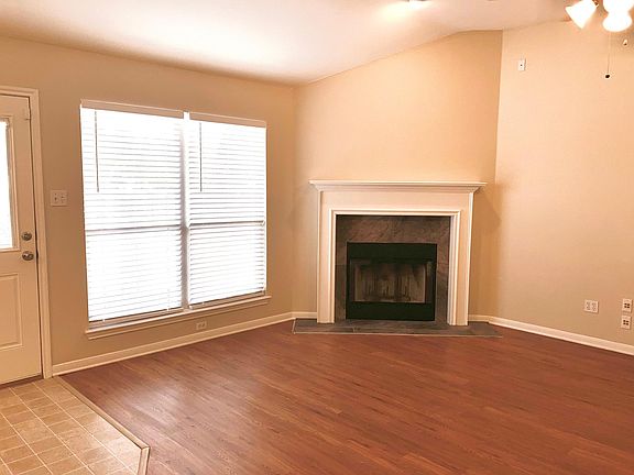 2nd image of 1727 Twisted Oak Dr