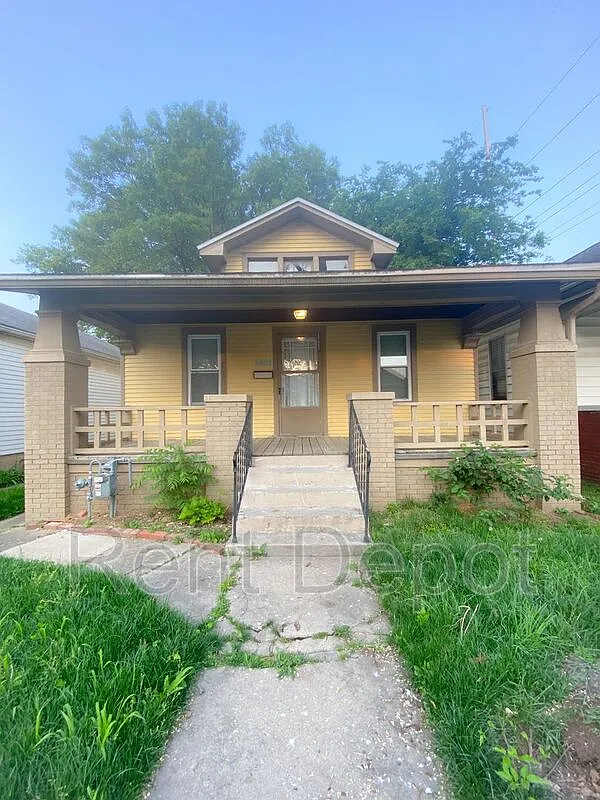 1016 Marshall Ave photo 1