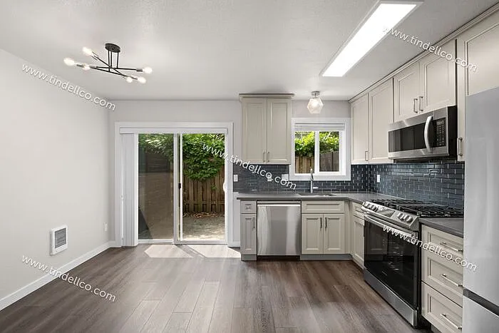 8019 SW 35th Ave #6 — Photo 7