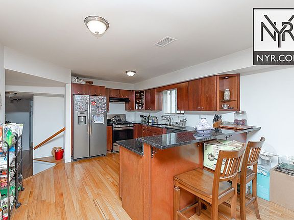 5th image of 52 Avon Pl
