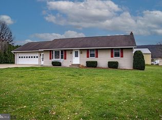 16 Farm View Dr, Allensville, PA 17002
