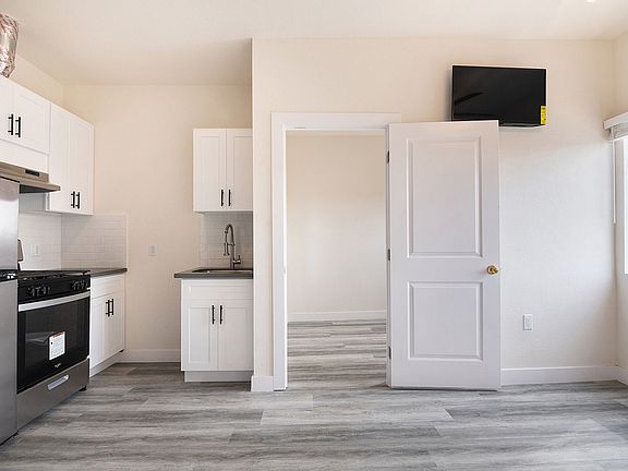 2nd image of 440 E 27th St #111