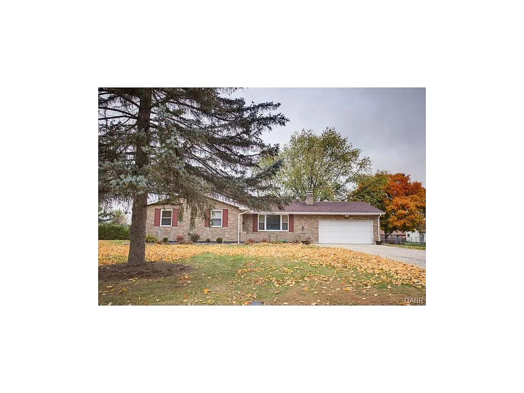 170 Davis Ave photo 1