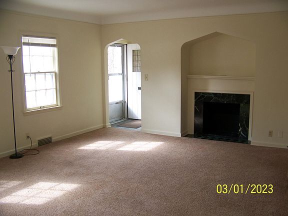 3rd image of 3816 Dewey Ave