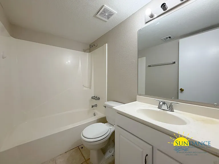 709 Green St #B — Photo 8