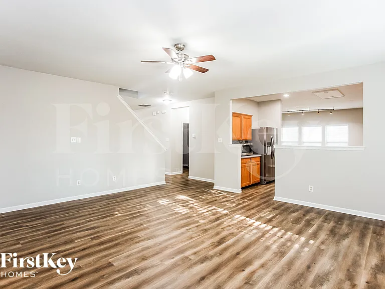 727 Sinclair Dr — Photo 7