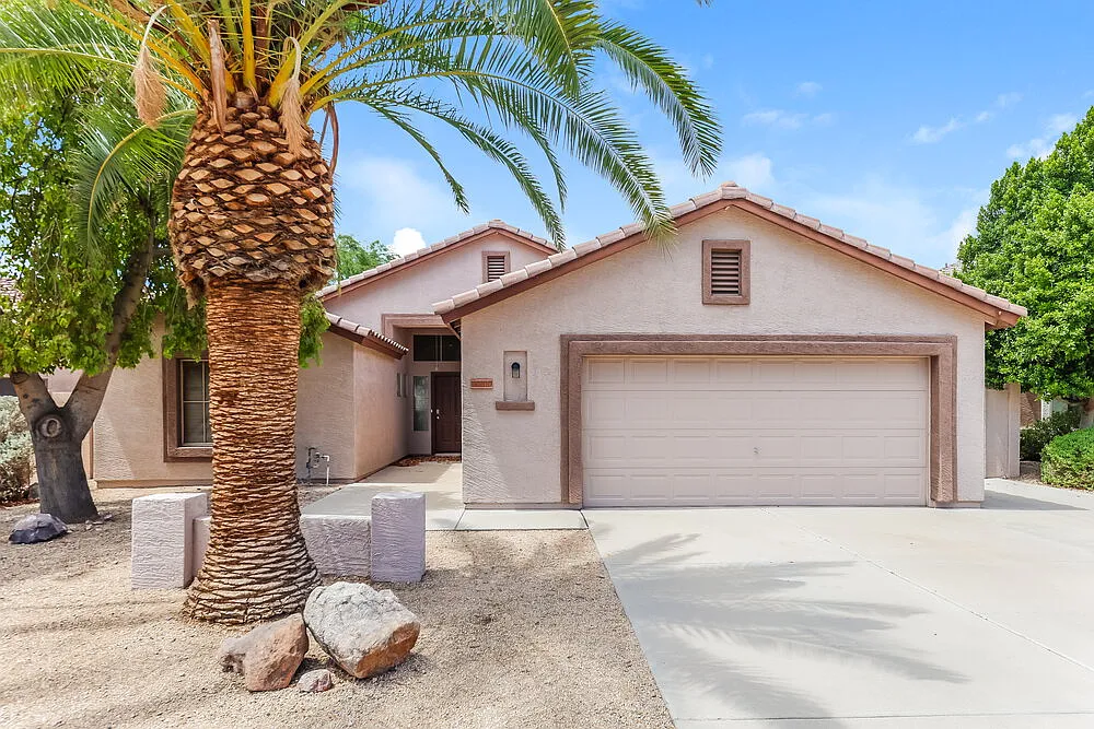 3 bed, 2.0 bath, 1868 sqft, $2,580 — Photo 1